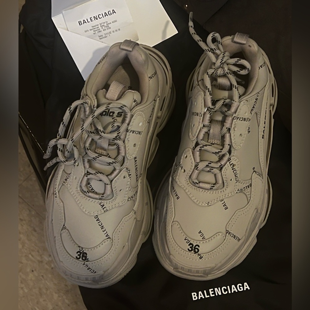 Brand new never worn triple s